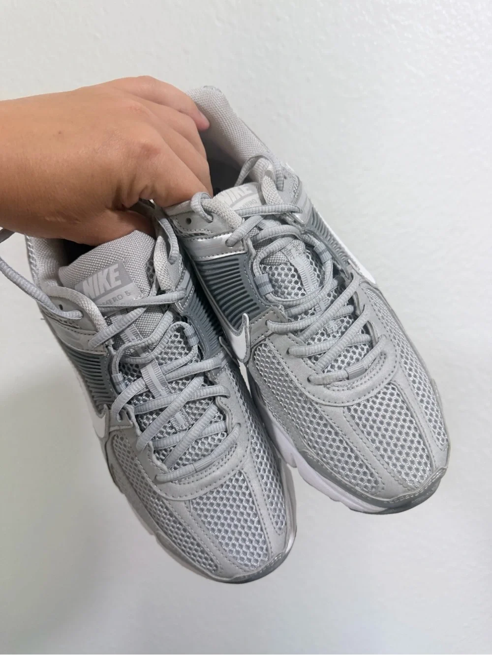 Nike silver Vomero 5